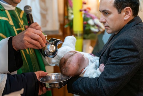 Komunie i chrzty święte